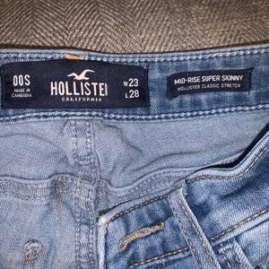 Mid-wasted ripped Jeans